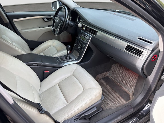 Volvo V70 12 of 17