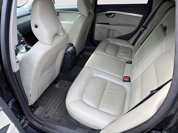 Volvo V70 11 of 17