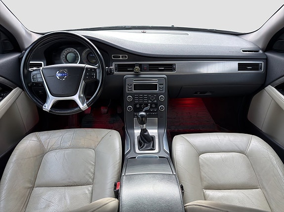 Volvo V70 10 of 17
