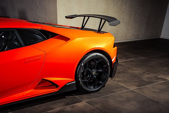 Lamborghini Huracan 9 of 24