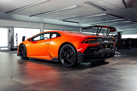 Lamborghini Huracan 3 of 24