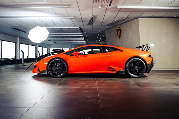 Lamborghini Huracan 2 of 24