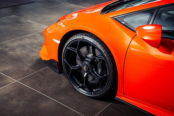 Lamborghini Huracan 7 of 24