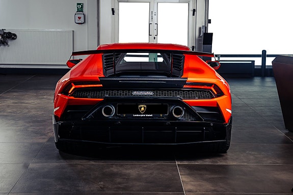Lamborghini Huracan 4 of 24