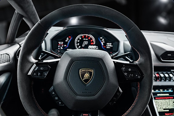 Lamborghini Huracan 17 of 24