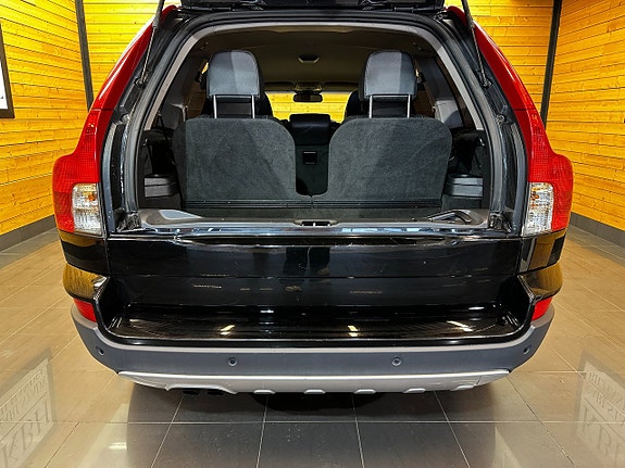 Volvo XC90 10 of 28