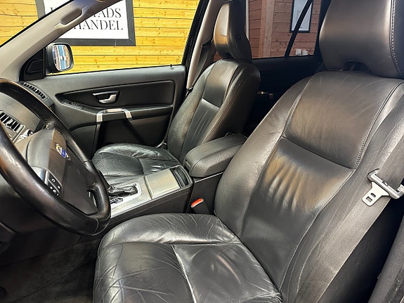 Volvo XC90 14 of 28