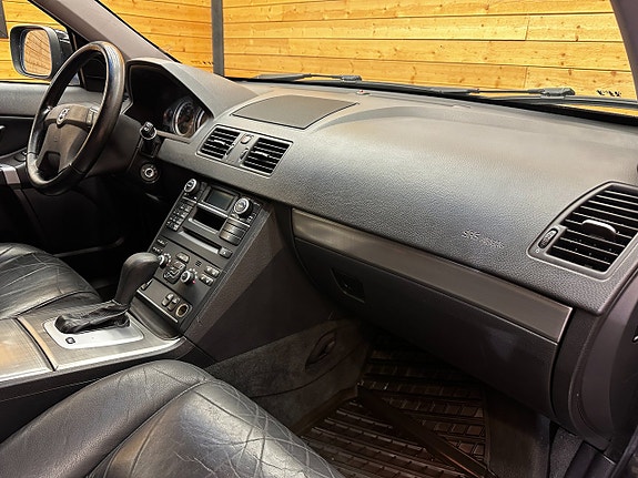 Volvo XC90 26 of 28