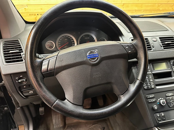 Volvo XC90 12 of 28