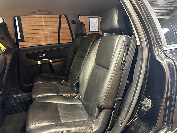 Volvo XC90 16 of 28