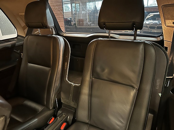 Volvo XC90 18 of 28