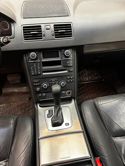 Volvo XC90 13 of 28