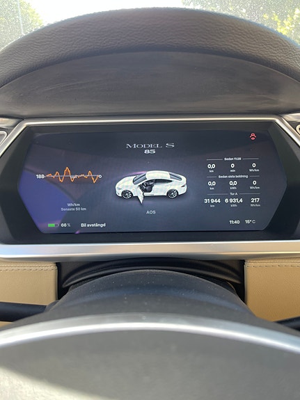 Tesla Model S 8 of 10