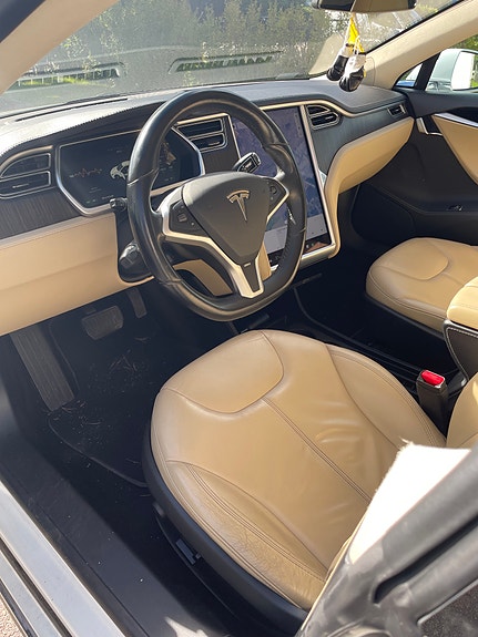 Tesla Model S 6 of 10