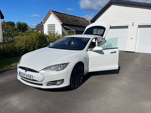 Tesla Model S 3 of 10