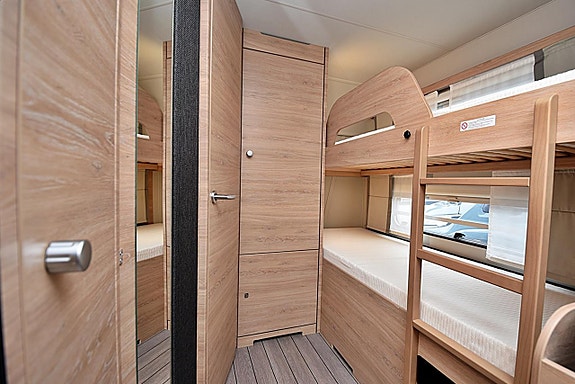 Knaus 580 QS Südwind, Barnkammare 13 of 26
