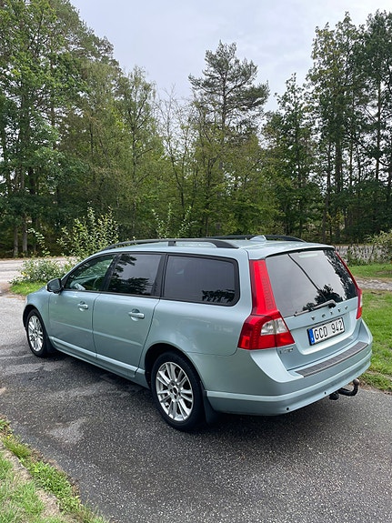 Volvo V70 3 of 5