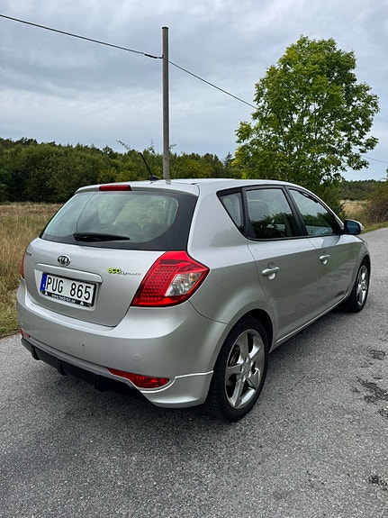 Kia Ceed 4 of 11
