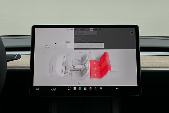Tesla Model Y 22 of 28