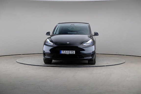 Tesla Model Y 3 of 28
