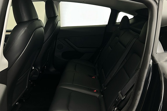 Tesla Model Y 12 of 28