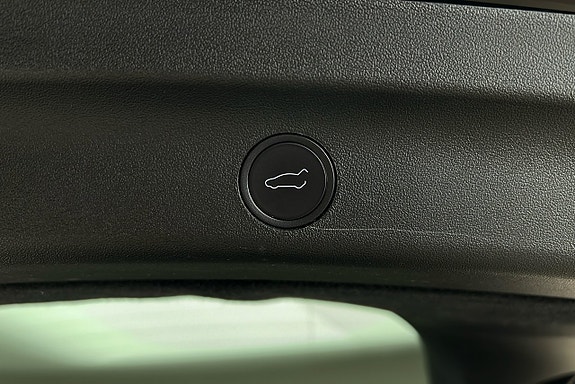 Tesla Model Y 14 of 28
