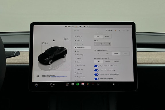 Tesla Model Y 26 of 28
