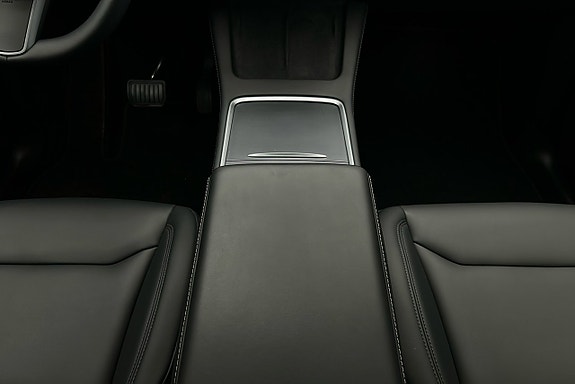 Tesla Model Y 8 of 28