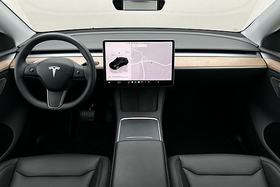 Tesla Model Y 6 of 28