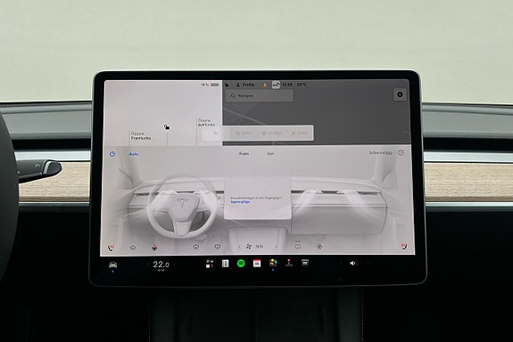 Tesla Model Y 21 of 28