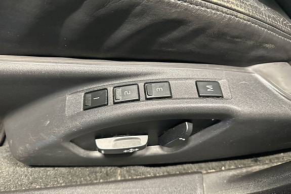 Volvo XC70 11 of 30