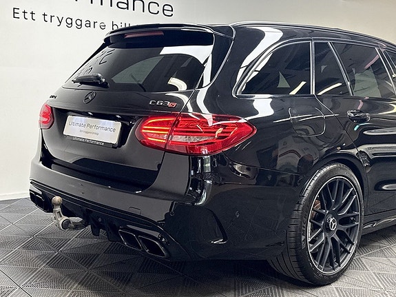 Mercedes-Benz C63 7 of 27