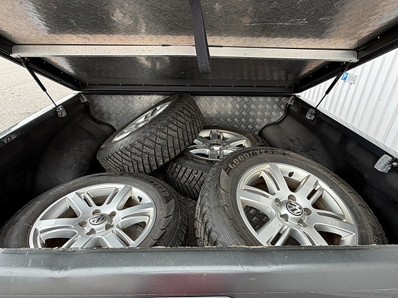 Volkswagen Amarok 9 of 13
