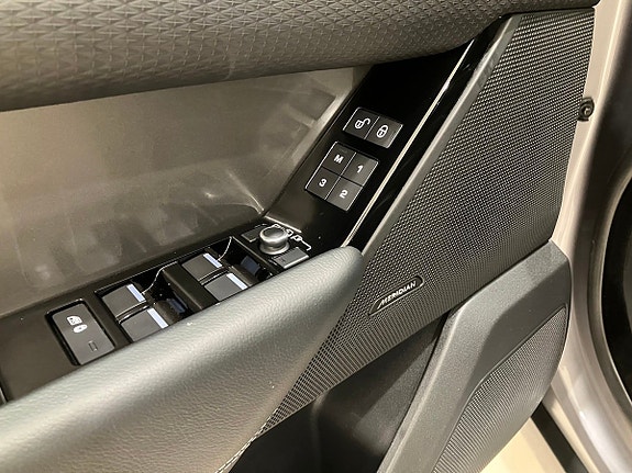 Land Rover Range Rover Velar 10 of 18