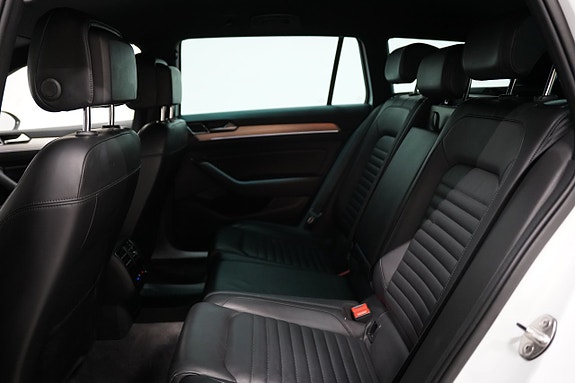 Volkswagen Passat Alltrack 18 of 22