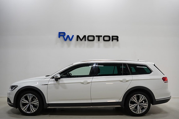 Volkswagen Passat Alltrack 3 of 22