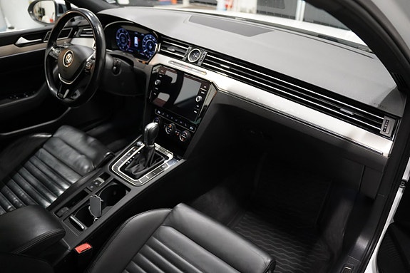 Volkswagen Passat Alltrack 9 of 22