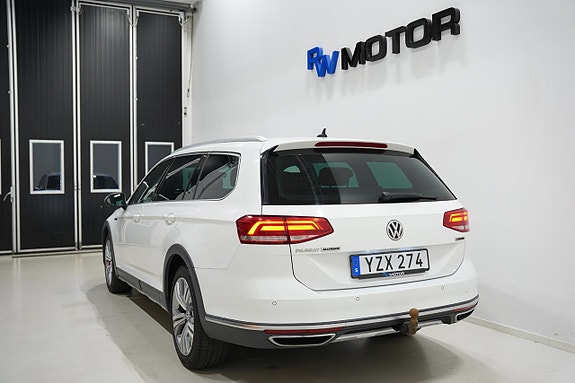 Volkswagen Passat Alltrack 4 of 22