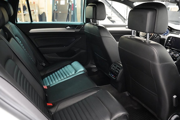Volkswagen Passat Alltrack 19 of 22