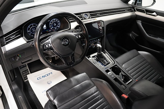 Volkswagen Passat Alltrack 5 of 22