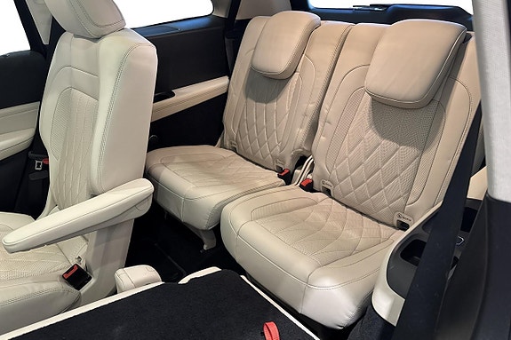 Mercedes-Benz GLS63 12 of 21