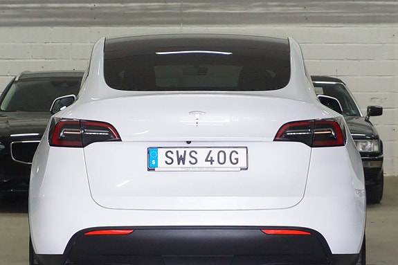 Tesla Model Y 9 of 30