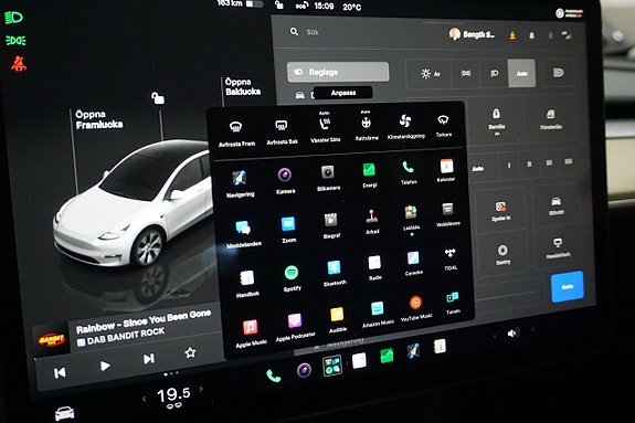 Tesla Model Y 17 of 30