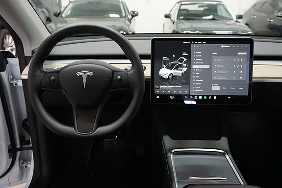 Tesla Model Y 13 of 30