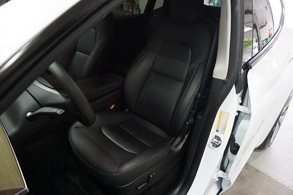 Tesla Model Y 20 of 30