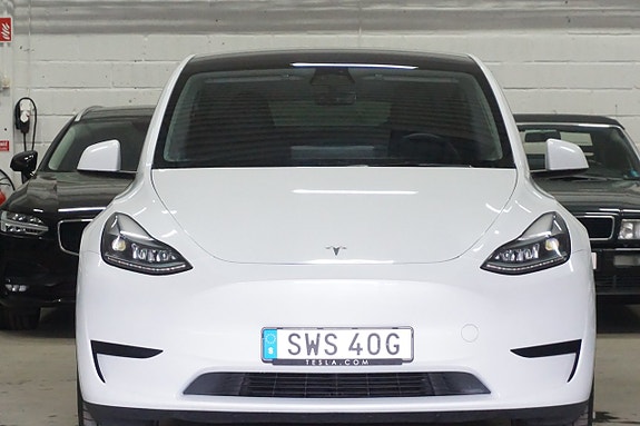 Tesla Model Y 5 of 30