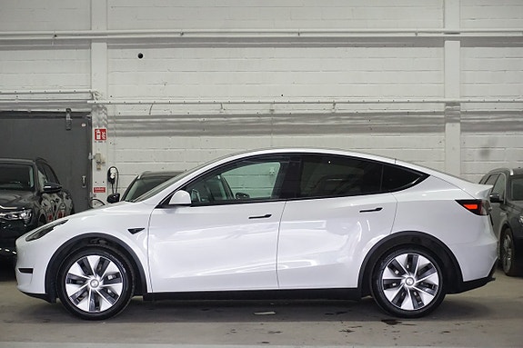 Tesla Model Y 3 of 30