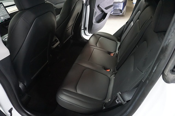 Tesla Model Y 22 of 30