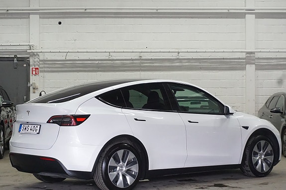 Tesla Model Y 8 of 30