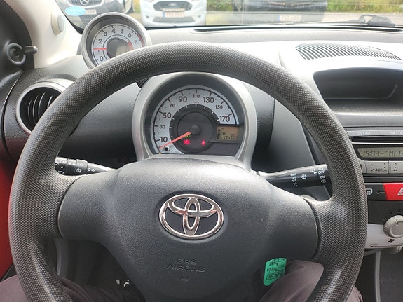 Toyota Aygo 2 of 10